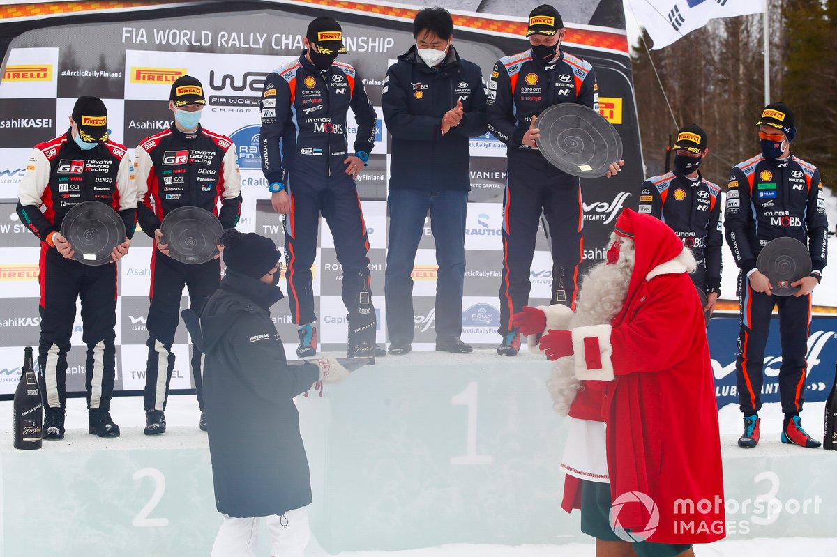 Podium: Winners Ott Tänak, Martin Järveoja, Hyundai Motorsport Hyundai i20 Coupe WRC, second place Kalle Rovanperä, Jonne Halttunen, Toyota Gazoo Racing WRT Toyota Yaris WRC, third place Thierry Neuville, Martijn Wydaeghe, Hyundai Motorsport Hyundai i20 Coupe WRC