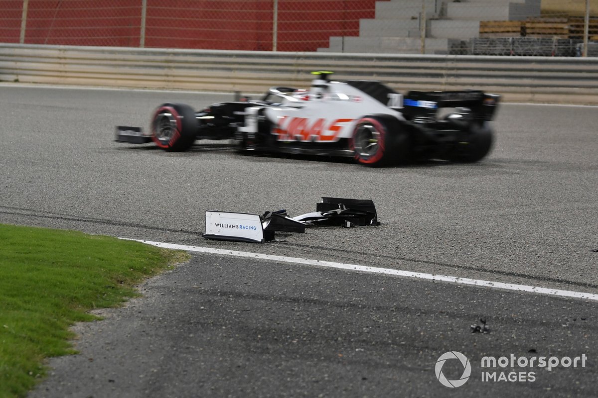 Kevin Magnussen, Haas VF-20, passavicino all'alettone perso da Jack Aitken, Williams FW43