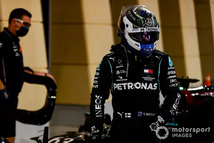 Pole man Valtteri Bottas, Mercedes-AMG F1, arriva al Parc Ferme 