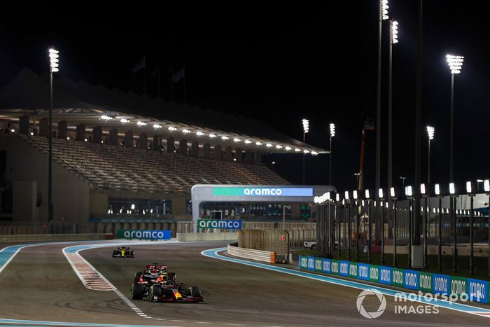 Alex Albon, Red Bull Racing RB16, Pietro Fittipaldi, Haas F1 Haas VF-20, Esteban Ocon, Renault F1 Team R.S.20