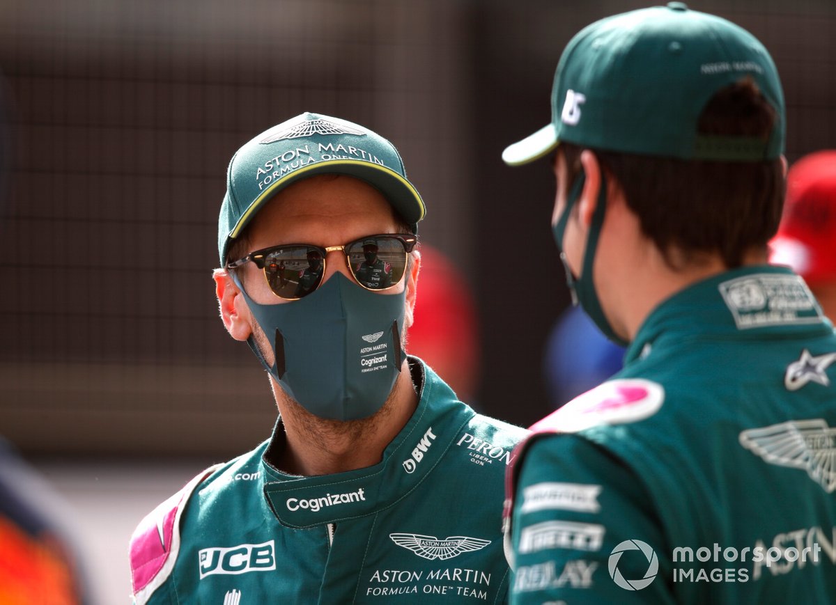 Sebastian Vettel, Aston Martin AMR21 y Lance Stroll, Aston Martin AMR21