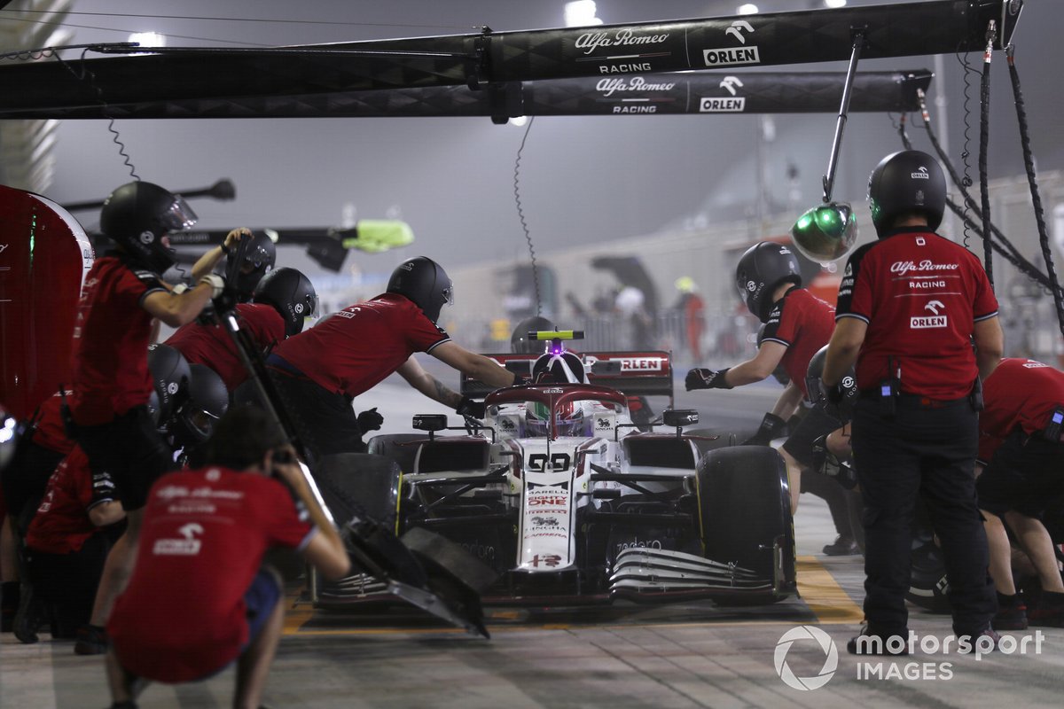 Antonio Giovinazzi, Alfa Romeo Racing C41, stops in his pit area