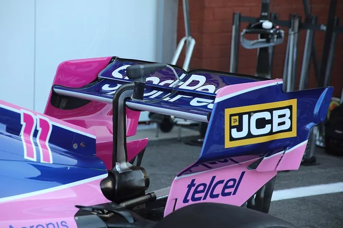 Detalle del alerón trasero del Racing Point RP19 de Sergio Perez