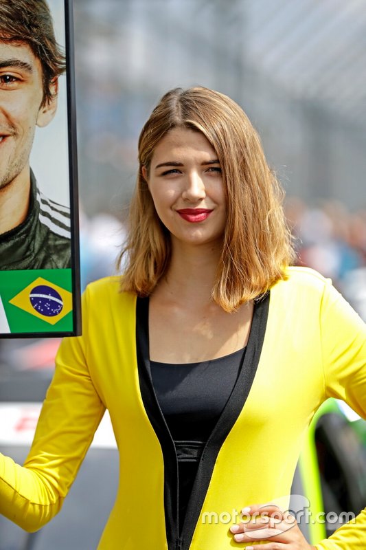 Chica de la parrilla