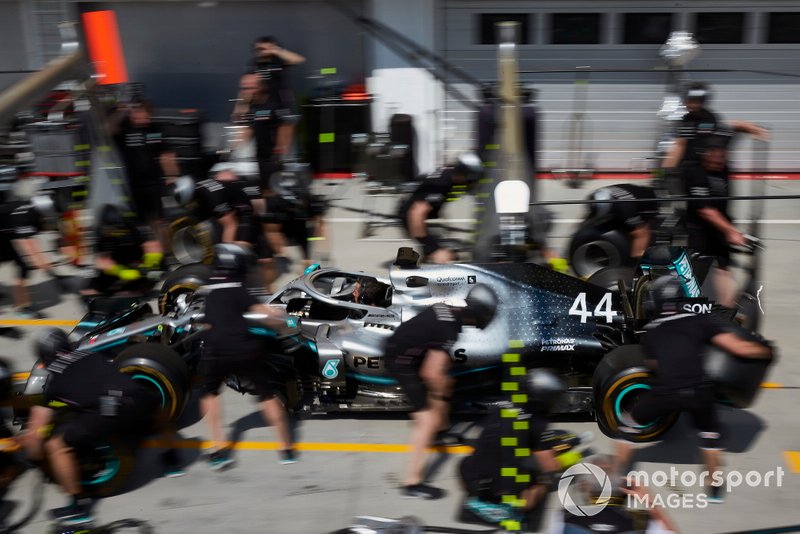 Mercedes AMG F1 pit stop practice