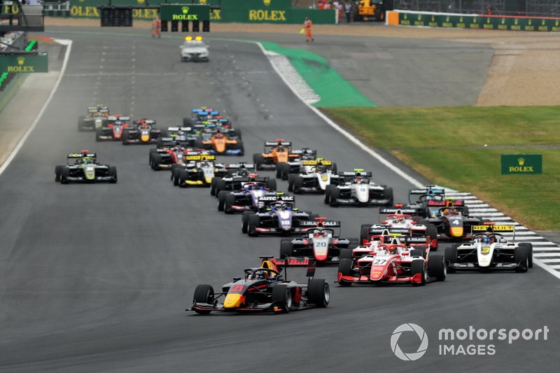 Juri Vips, Hitech Grand Prix leads Jehan Daruvala, PREMA Racing, Marcus Armstrong, PREMA Racing and Fabio Scherer, Sauber Junior Team by Charouz at the start of the race