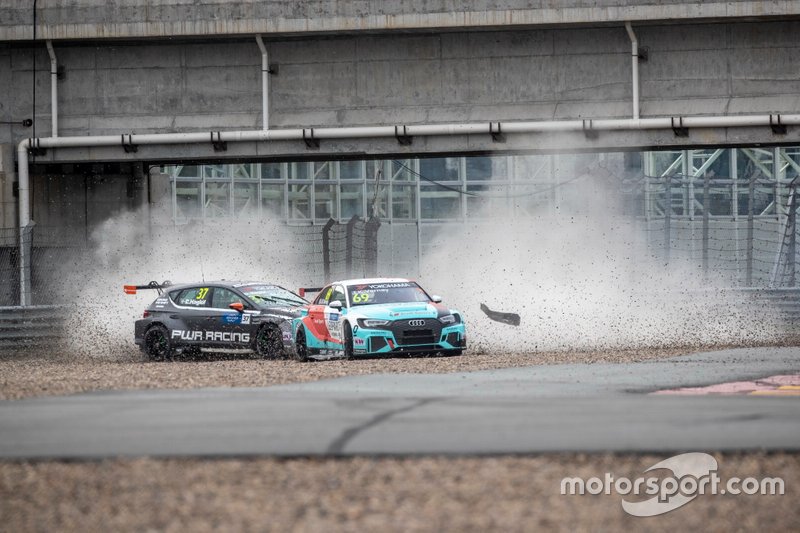 Crash of Daniel Haglöf, PWR Racing CUPRA TCR, Jean-Karl Vernay, Leopard Racing Team Audi Sport Audi RS 3 LMS