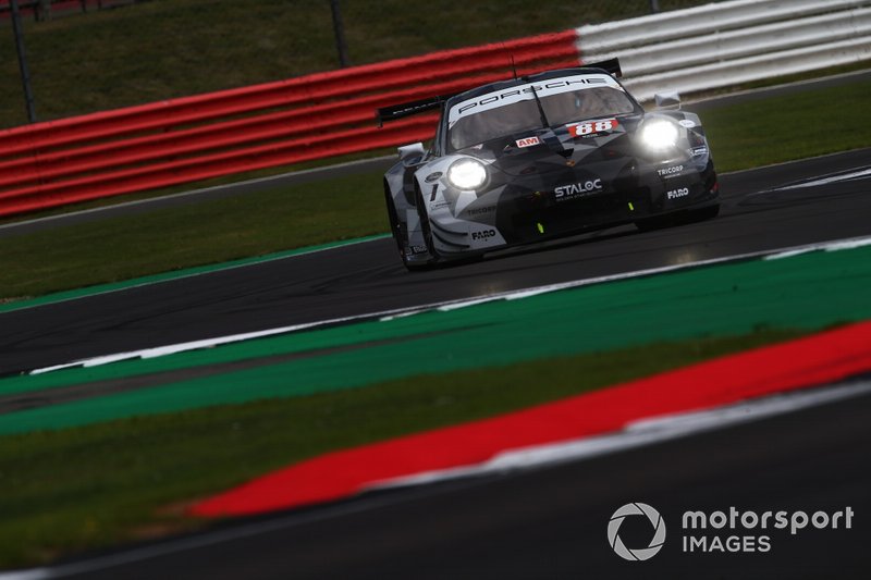 #88 Dempsey-Proton Racing Porsche 911 RSR: Thomas Preining, Gianluca Giraudi, Ricardo Sanchez