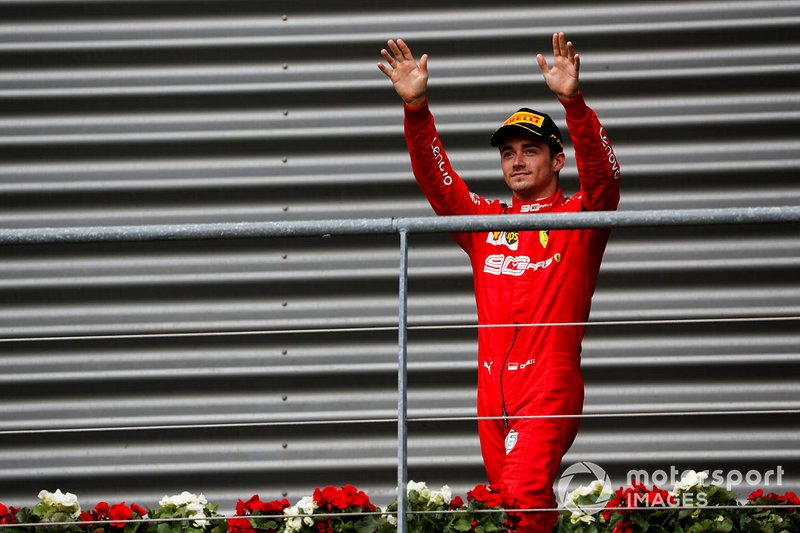 Podio: ganador Charles Leclerc, Ferrari, celebra