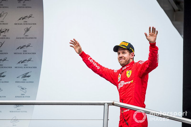 Podio: segundo lugar Sebastian Vettel, Ferrari celebra