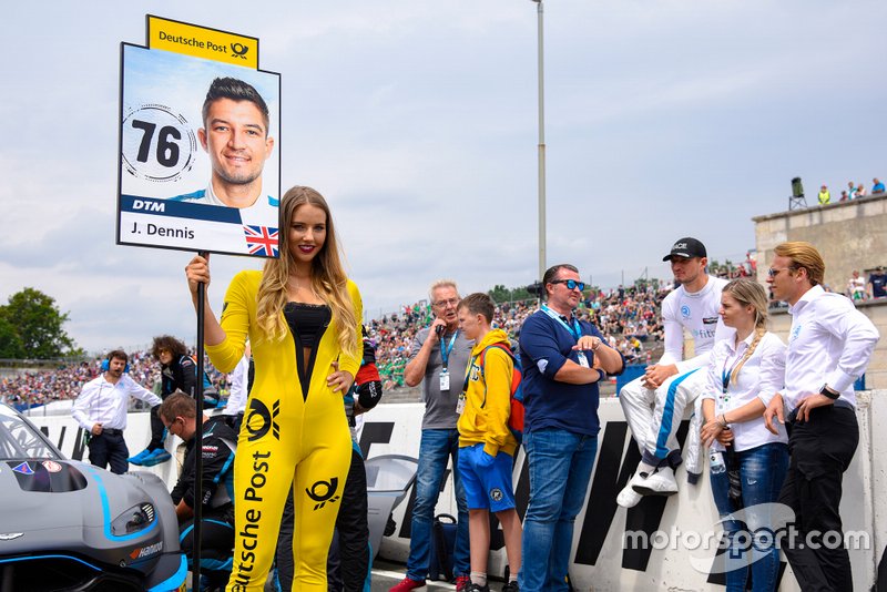 La grid girl di Jake Dennis, R-Motorsport