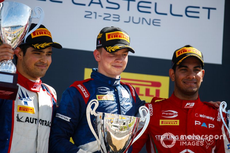 Podium: winnaar Robert Shwartzman, PREMA Racing, tweede Pedro Piquet, Trident, derde Jehan Daruvala, PREMA Racing