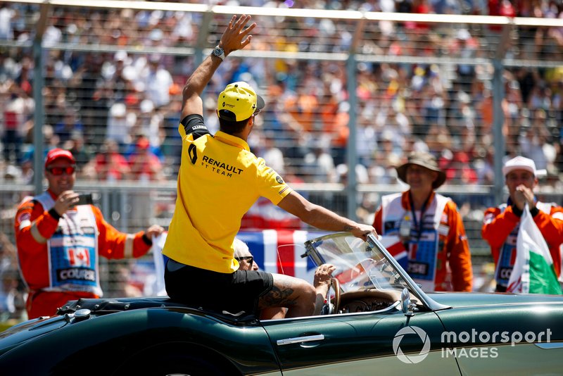 Daniel Ricciardo, Renault F1 Team, in the drivers parade
