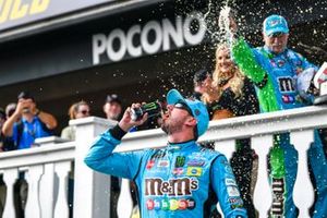 Race Winner Kyle Busch, Joe Gibbs Racing, Toyota Camry M&M's Hazelnut