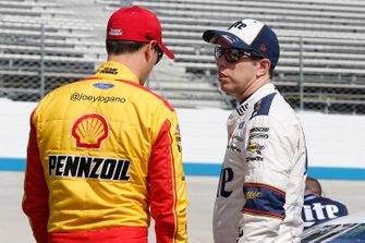 Joey Logano, Team Penske, Ford Mustang Shell Pennzoil and Brad Keselowski, Team Penske, Ford Mustang Miller Lite