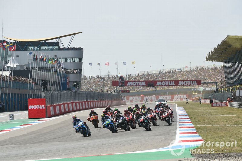 A MotoGP também precisou adiar os GPs da Holanda e da Finlândia, devido às restrições do governo local e pela falta de homologação da pista do país escandinavo. A visão mais otimista da Dorna Sports coloca o início da temporada na República Tcheca em agosto