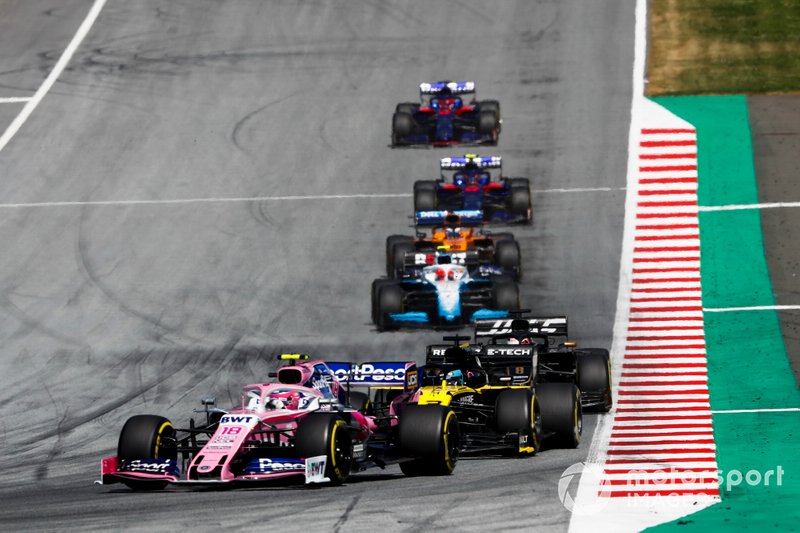 Lance Stroll, Racing Point RP19, devant Daniel Ricciardo, Renault F1 Team R.S.19, Romain Grosjean, Haas F1 Team VF-19, et Robert Kubica, Williams FW42