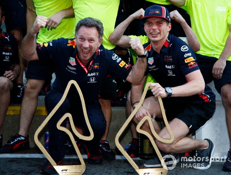 Christian Horner e Max Verstappen, Red Bull Racing festeggiano con il team