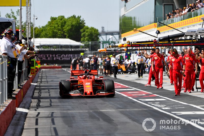 Sebastian Vettel, Ferrari SF90, in the pit lane