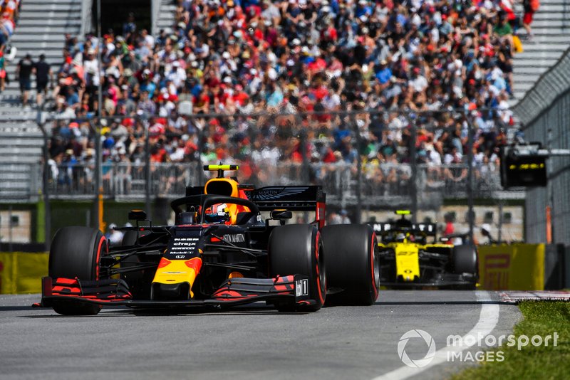 Pierre Gasly, Red Bull Racing RB15, leads Nico Hulkenberg, Renault R.S. 19