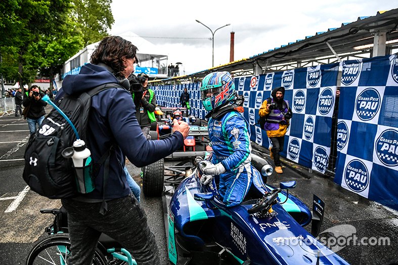 Ganador de la carrera Billy Monger, Carlin