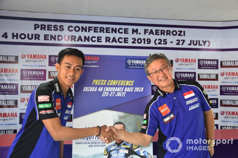 M Faerozi dan Minoru Morimoto, President Director & CEO PT Yamaha Indonesia Motor Mfg