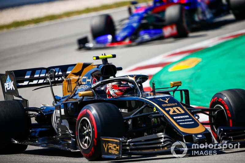 Kevin Magnussen, Haas F1 Team VF-19, Daniil Kvyat, Toro Rosso STR14