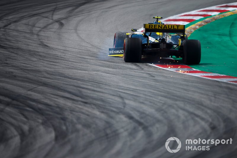 Nico Hulkenberg, Renault R.S. 19, torna ai box danneggiato dopo uno spegnimento in Q1