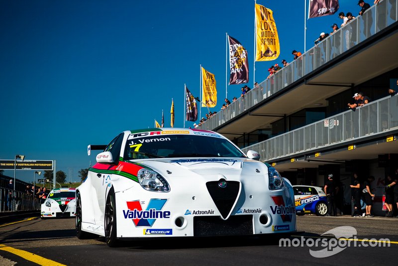 #7 Garry Rogers Motorsport, Jimmy Vernon, Alfa Romeo Giulietta