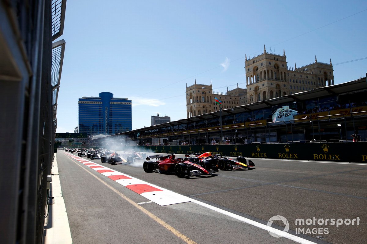 Arrancada Charles Leclerc, Ferrari F1-75, lucha con Sergio Pérez, Red Bull Racing RB18