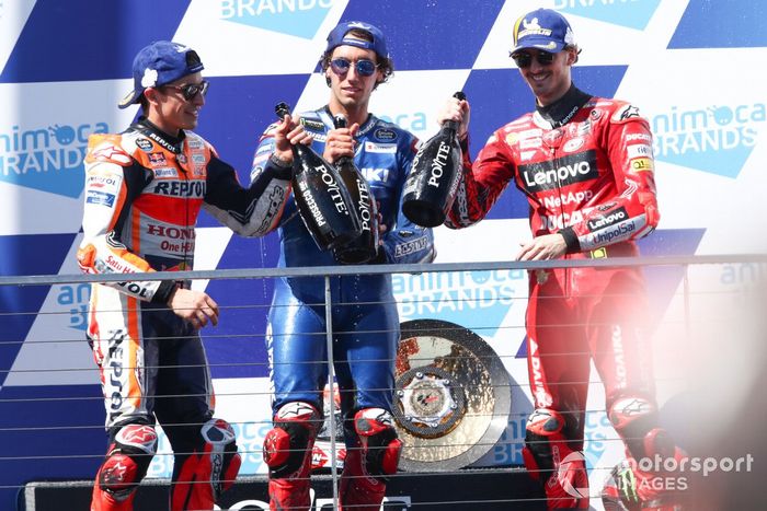 Podio: ganador Alex Rins, Team Suzuki MotoGP, segundo lugar Marc Márquez, Repsol Honda Team, tercer lugar Francesco Bagnaia, Ducati Team