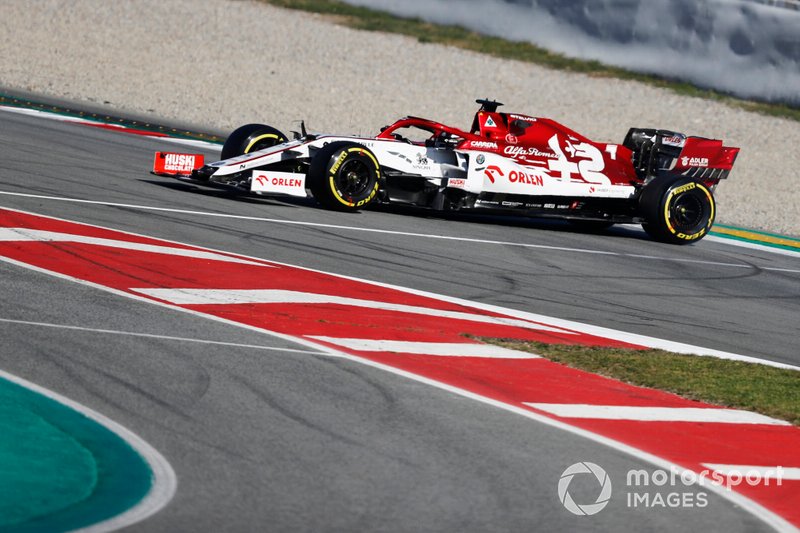 Kimi Raikkonen, Alfa Romeo Racing C39, spins