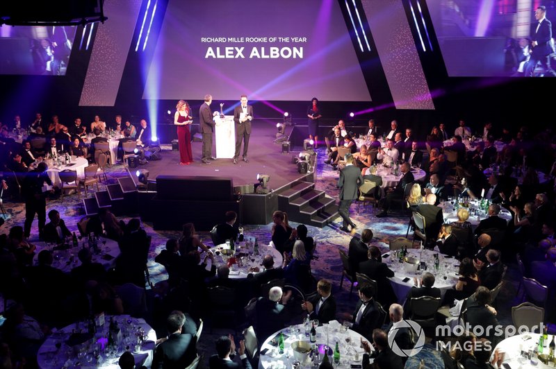 Alexander Albon, Red Bull Racing, gana el premio Novato del Año