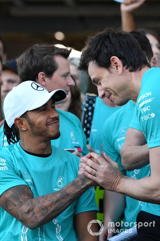 Lewis Hamilton, Mercedes AMG F1, 3rd position, and the Mercedes team celebrate