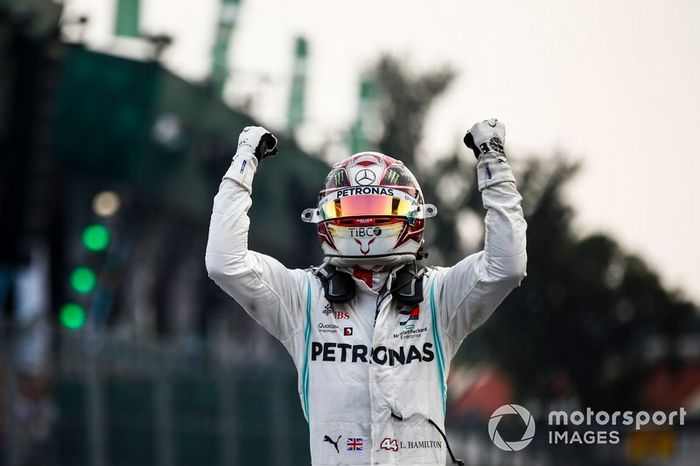 Lewis Hamilton ha sellado su corona con 34 años, 9 meses y 27 días, en su 13ª temporada en F1. Datos muy parecidos