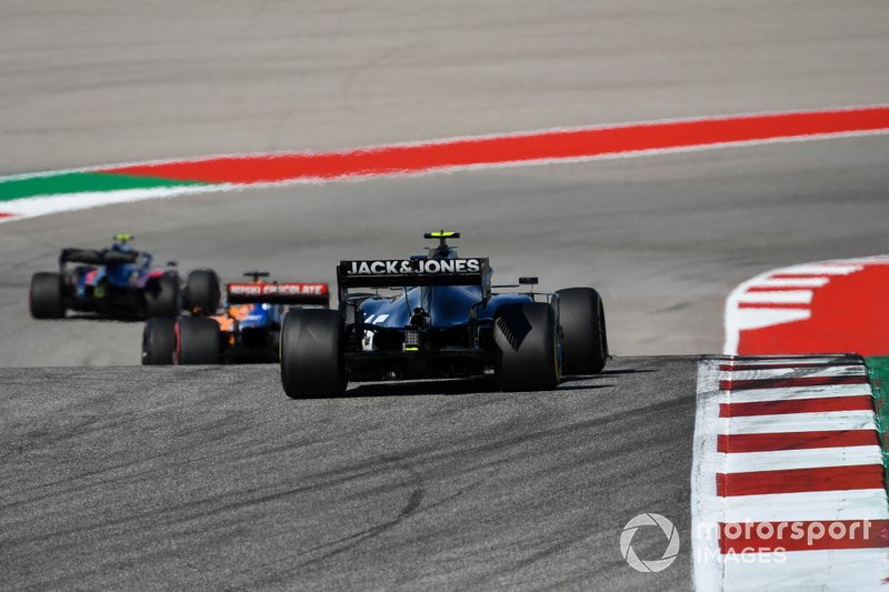 Carlos Sainz Jr., McLaren MCL34, Kevin Magnussen, Haas F1 Team VF-19
