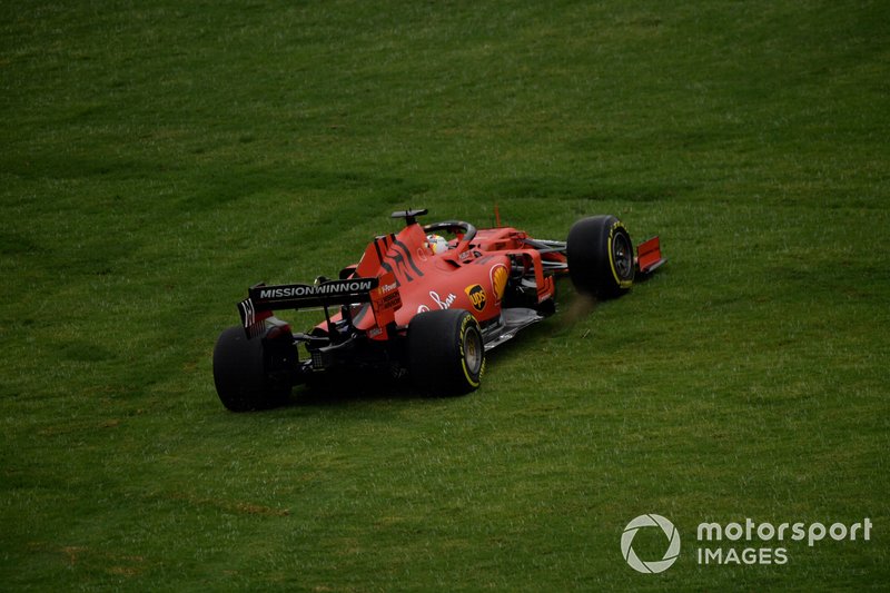 Sebastian Vettel, Ferrari SF90, sull'erba