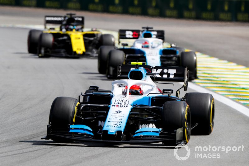 Robert Kubica, Williams FW42, leads George Russell, Williams Racing FW42, and Daniel Ricciardo, Renault F1 Team R.S.19