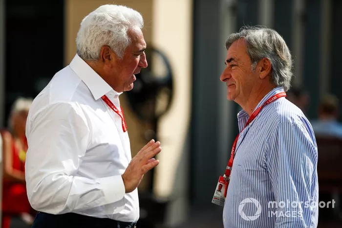 Lawrence Stroll, Propietario, Racing Point, habla con Carlos Sainz