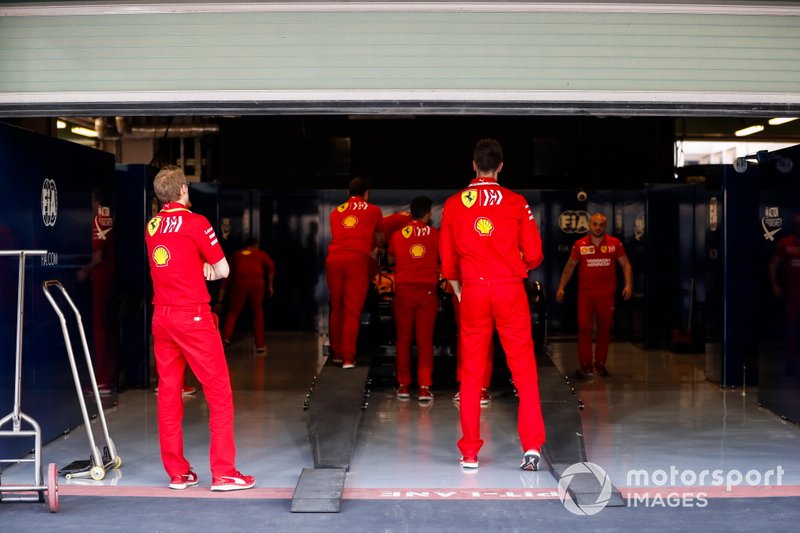 Un Ferrari SF90 se somete a escrutinio técnico
