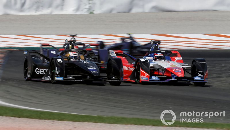 Brendon Hartley, Dragon Racing, Penske EV-4 alongside Jérôme d'Ambrosio, Mahindra Racing, M6Electro ahead of Robin Frijns, Envision Virgin Racing, Audi e-tron FE06