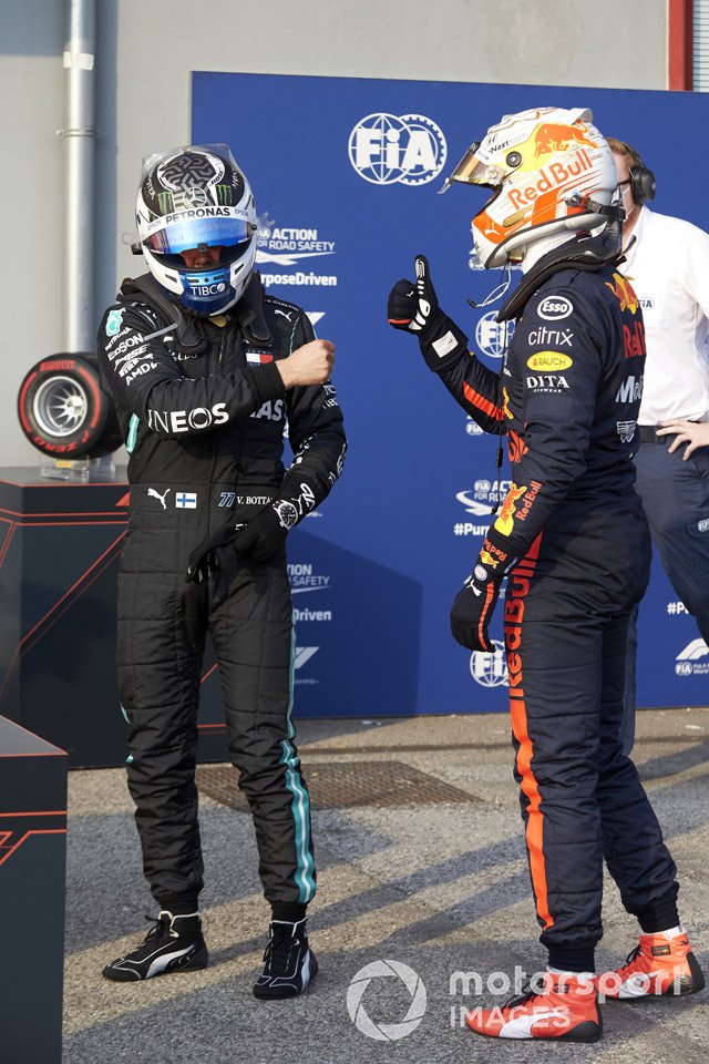 Max Verstappen, Red Bull Racing, si congratula con Valtteri Bottas, Mercedes-AMG F1, che ha conquistato la Pole