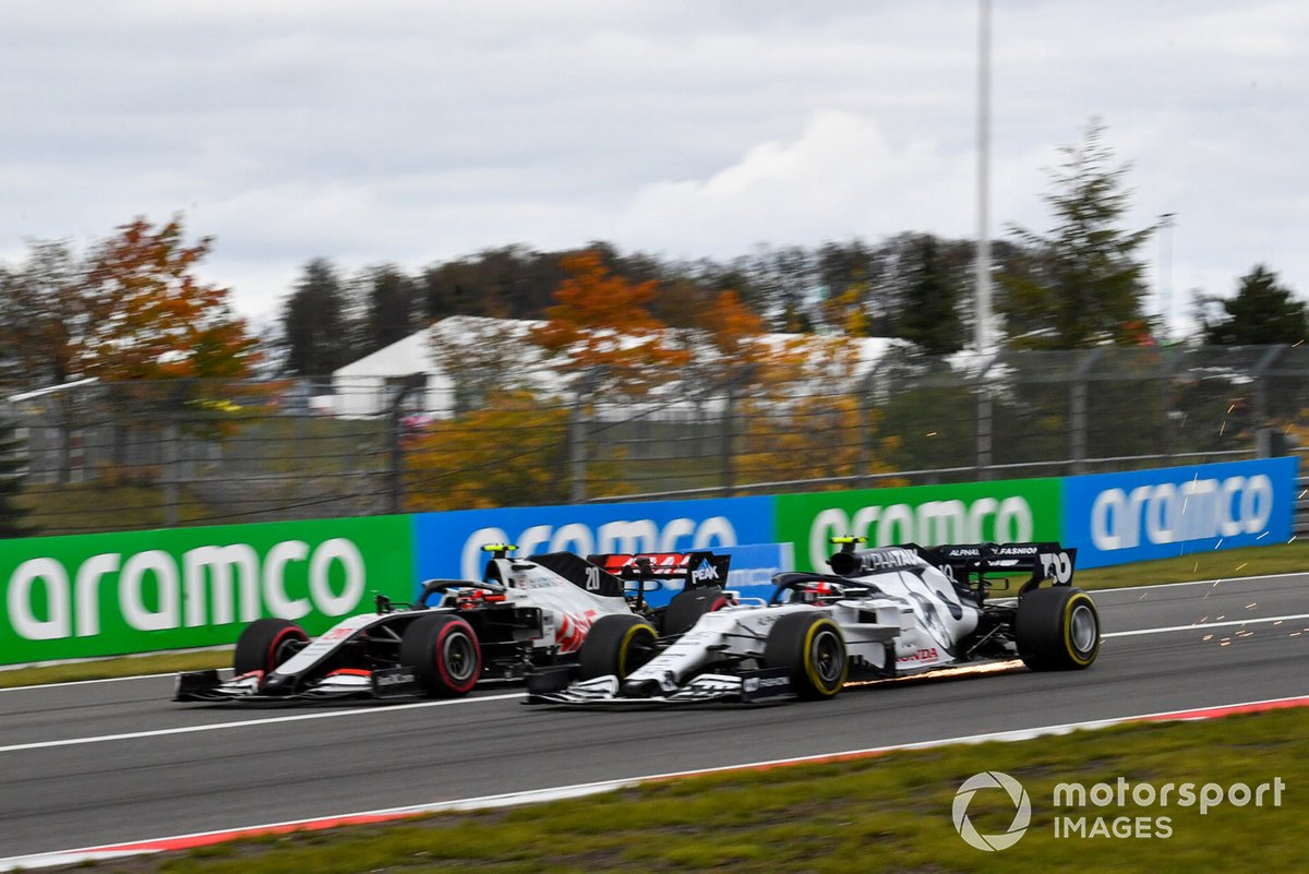 Kevin Magnussen, Haas VF-20, in battaglia con Pierre Gasly, AlphaTauri AT01