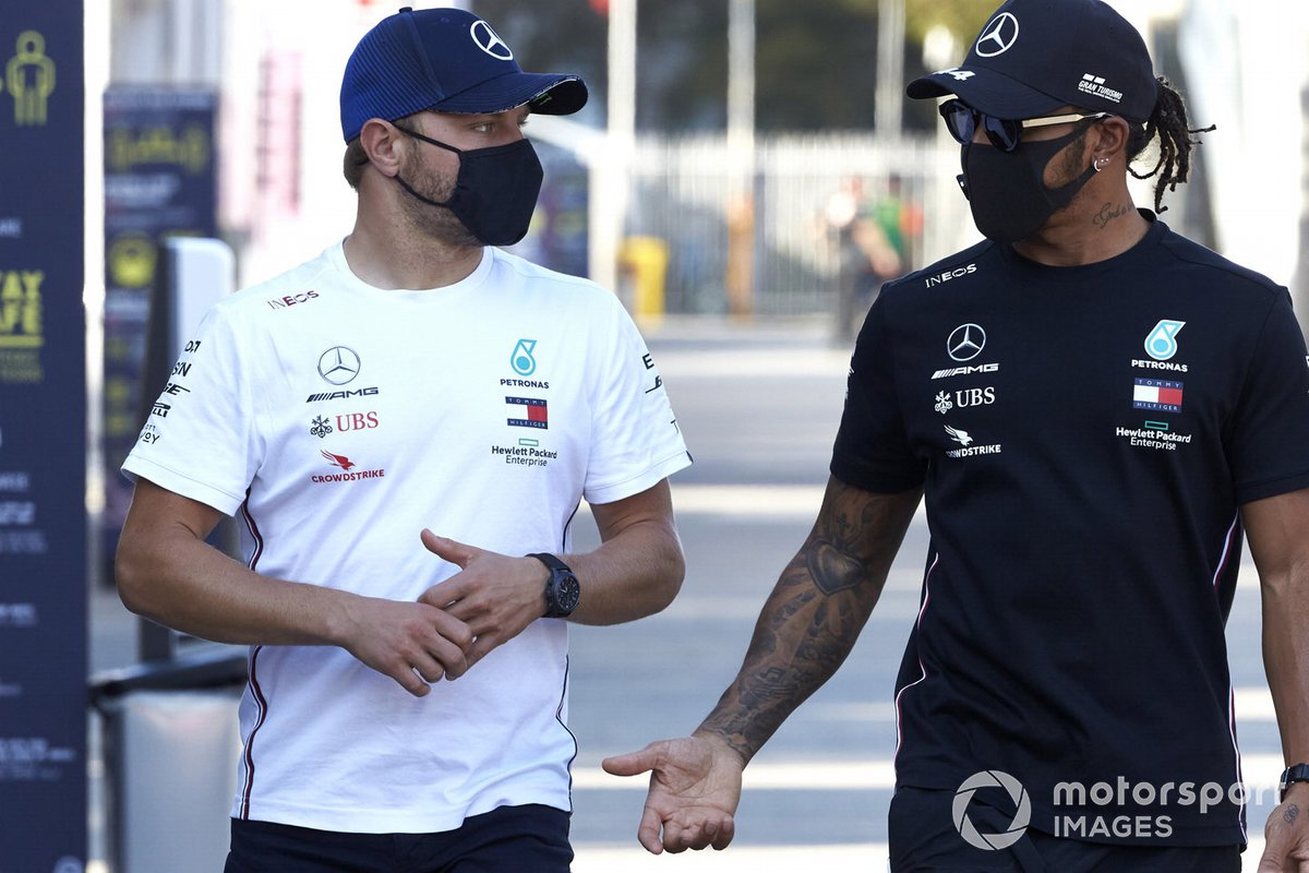 Valtteri Bottas, Mercedes-AMG F1 e Lewis Hamilton, Mercedes-AMG F1