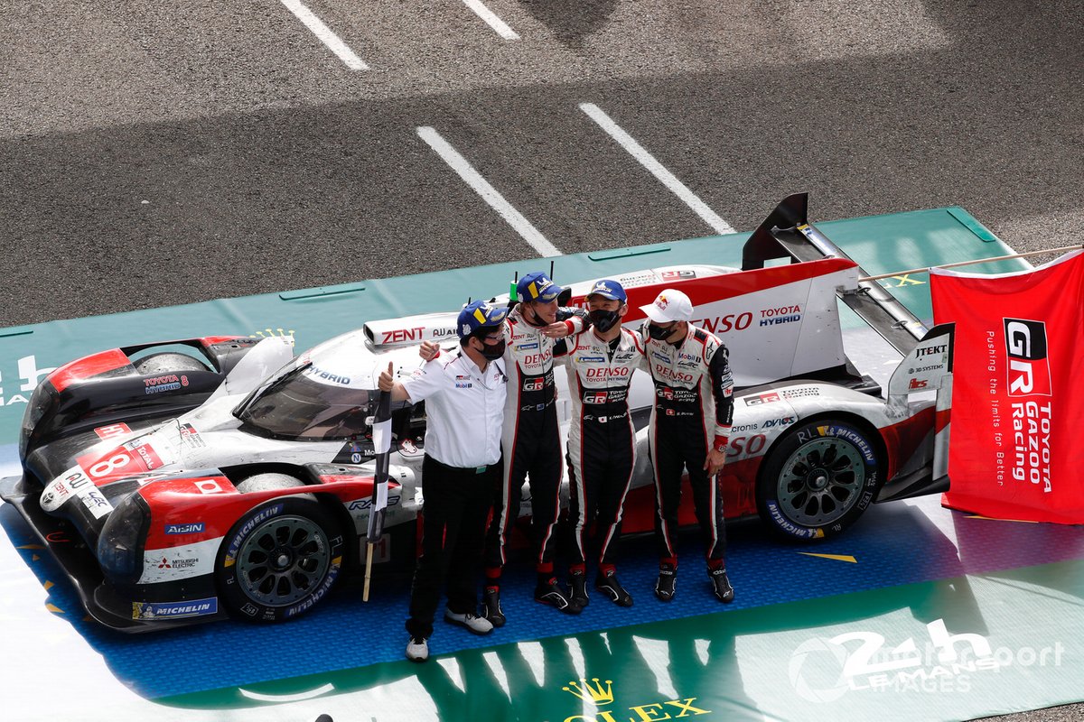 Los ganadores: #8 Toyota Gazoo Racing Toyota TS050: Sébastien Buemi, Kazuki Nakajima, Brendon Hartley