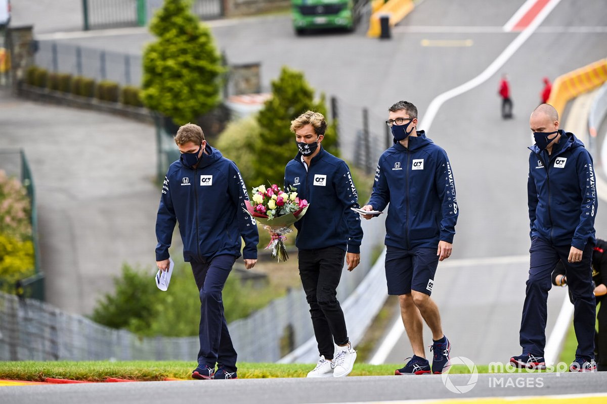 Pierre Gasly, AlphaTauri canina por el circuito