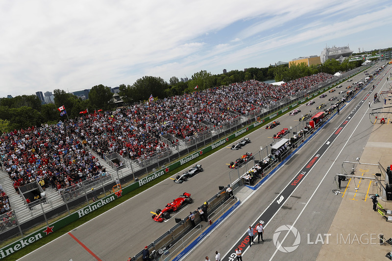 Sebastian Vettel, Ferrari SF71H, leads at the start from Valtteri Bottas, Mercedes AMG F1 W09, Max Verstappen, Red Bull Racing RB14, Lewis Hamilton, Mercedes AMG F1 W09, Kimi Raikkonen, Ferrari SF71H, Daniel Ricciardo, Red Bull Racing RB14 and the rest of the pack