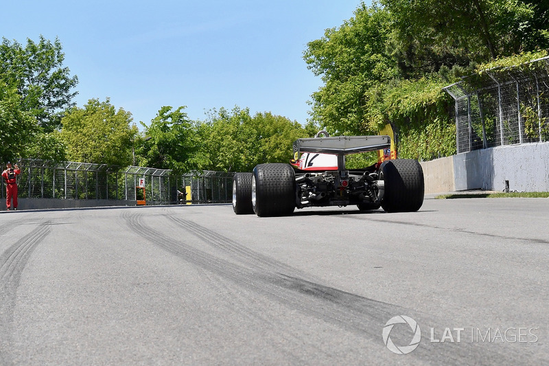 Jacques Villeneuve, conduce el Ferrari 312T3 en el cual su padre ganó el GP de Canadá de 1978