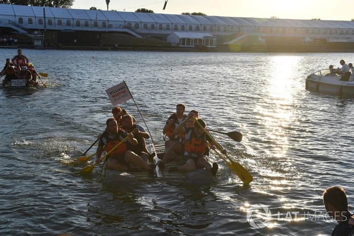 La carrera de balsas