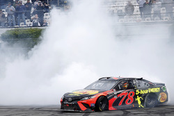 Race winner Martin Truex Jr., Furniture Row Racing, Toyota Camry Bass Pro Shops/5-hour ENERGY